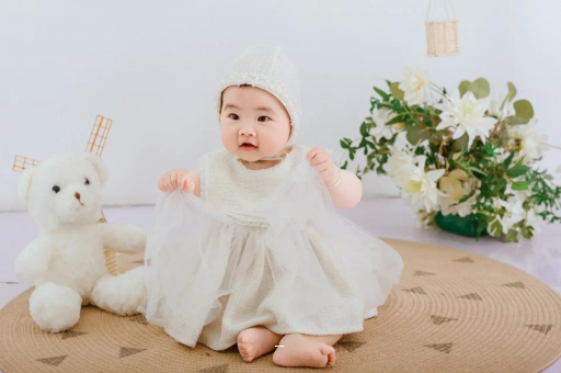 德宏宝宝在妈妈肚子里
